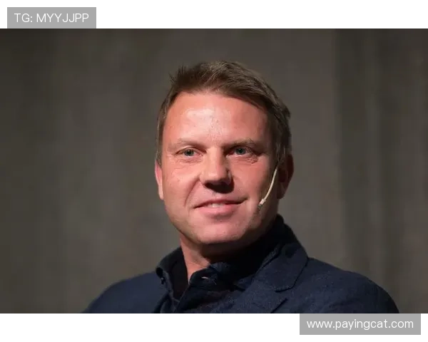 克隆人技术引发争议足球明星能否被完美替代的未来探讨 克隆人技术引发争议足球明星能否被完美替代的未来探讨