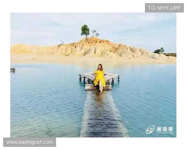 与足球明星亲密合影的女孩展现青春活力与梦想追逐的精彩瞬间